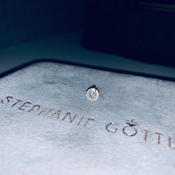 Stephanie Gottlieb initial “A” earring White Gold - Picture 1 of 1